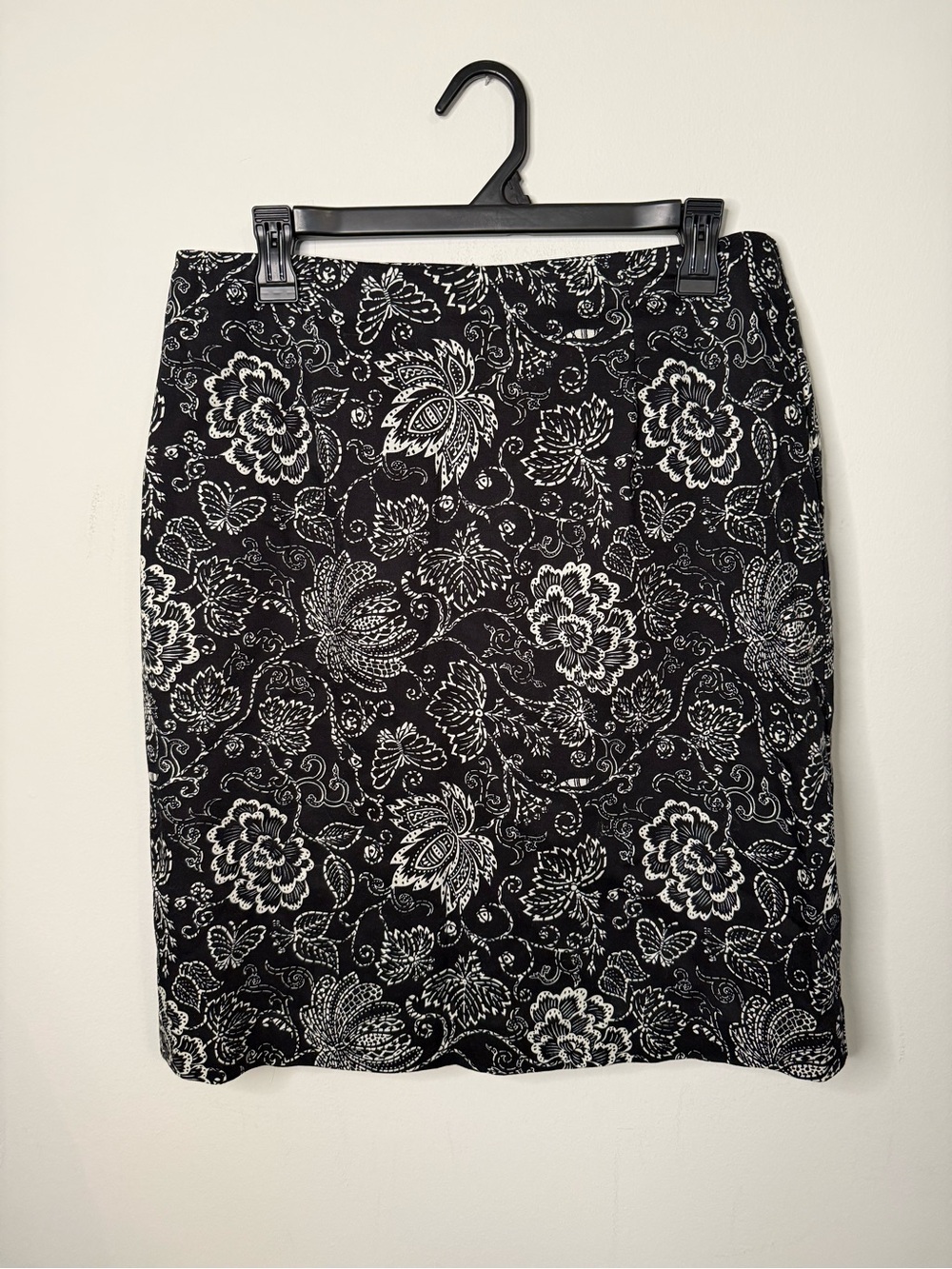 Geoffrey Beene Black and White Floral Pencil Skirt